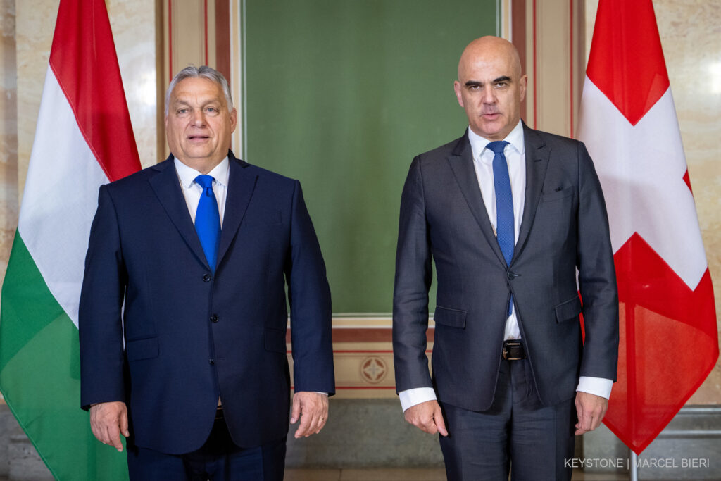 Switzerland's President Alain Berset, right welcome Hungary's Prime Minister Viktor Orban, left, during a visit of courtesy, in Bern, Switzerland, Tuesday, November 21, 2023. (KEYSTONE/POOL/Marcel Bieri)