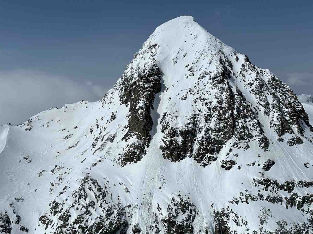 Death of Ski Tourer on Piz Platta Following Snow Cornice Collapse