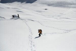 Tragic Avalanche in Saas-Grund Claims Skier’s Life